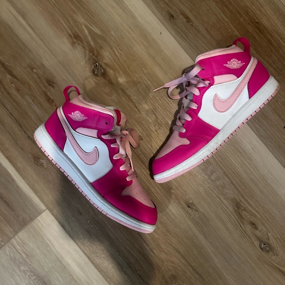 Nike air Jordan girls high tops, size 3. EUC - Picture 7 of 7